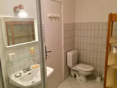 Salle de bains dans l'établissement Gite Vénérand