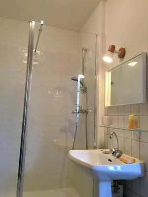 Salle de bains dans l'établissement Gite Vénérand