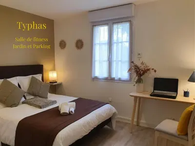 Un ou plusieurs lits dans un hébergement de l'établissement Hôtel et Chambres d'hôtes Les Mureaux - Les chambres de la Marina