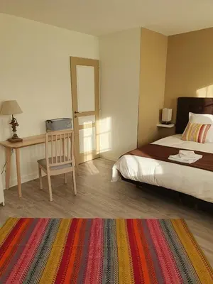 Un ou plusieurs lits dans un hébergement de l'établissement Hôtel et Chambres d'hôtes Les Mureaux - Les chambres de la Marina
