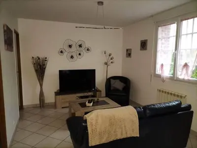 Télévision ou salle de divertissement dans l'établissement La petite maison