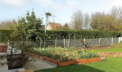 Jardin de l'établissement CHAMBRE PRIVEE AVEC SALON, garage voiture, vélos, motos
