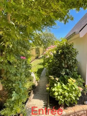 Jardin de l'établissement Gîte HIRONDELLE - PARKING PRIVÉ