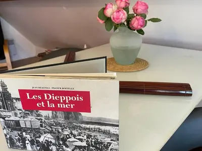 Bibliothèque dans l'appartement