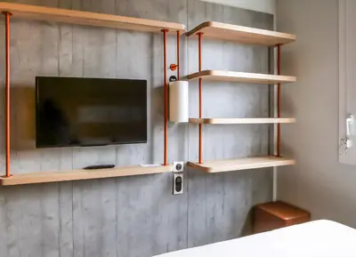 Télévision ou salle de divertissement dans l'établissement ibis budget Rouen Centre Rive Gauche