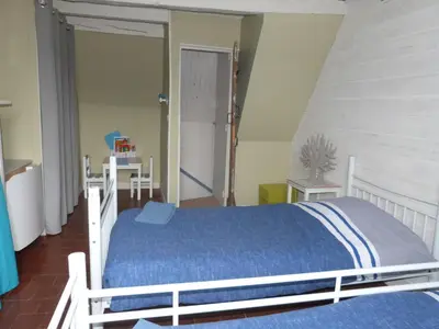 Un ou plusieurs lits dans un hébergement de l'établissement Maison Atypique pêcheur DIEPPE 6 personnes et bébé proche bord de mer