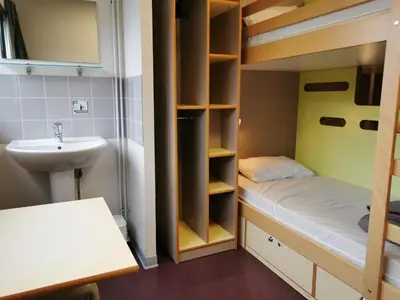 Salle de bains dans l'établissement Auberge de Jeunesse HI Rouen