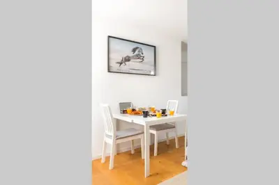 Coin salon dans l'établissement GRAND CONFORT, Appartement Osny