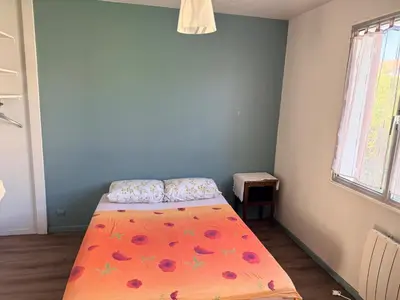 Un ou plusieurs lits dans un hébergement de l'établissement Grand Appartement de 3 pièces