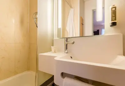 Salle de bains dans l'établissement B&B HOTEL Dieppe
