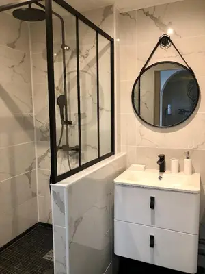 Salle de bains dans l'établissement Le charme et l’original