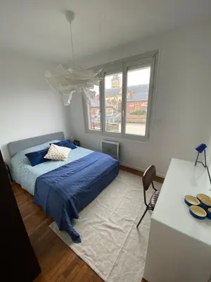 Un ou plusieurs lits dans un hébergement de l'établissement Appartement vue beffroi