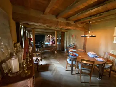 Coin salon dans l'établissement Cottage les Forières