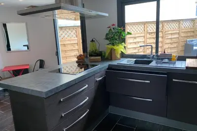 Cuisine ou kitchenette dans l'établissement GITE SAINTE MARIE MADELEINE DOMONT 7 PERSONNES, non adapté aux PMR