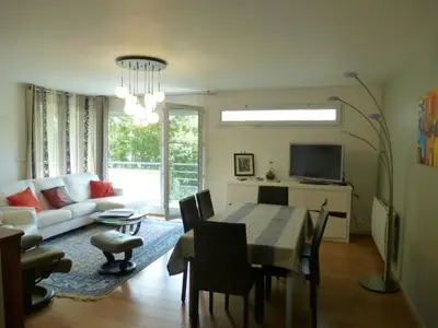 Télévision ou salle de divertissement dans l'établissement LES TERRASSES