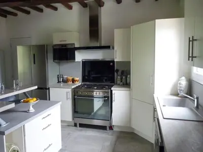 Cuisine ou kitchenette dans l'établissement Semi-detached house, Rieux