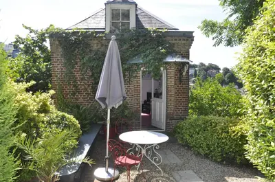 Jardin de l'établissement Le Pavillon Bellevue