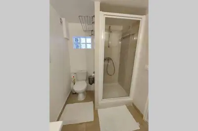 Salle de bains dans l'établissement F2 Parking privé, Wi-Fi Netflix