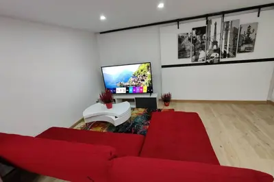 Télévision ou salle de divertissement dans l'établissement F2 Parking privé, Wi-Fi Netflix