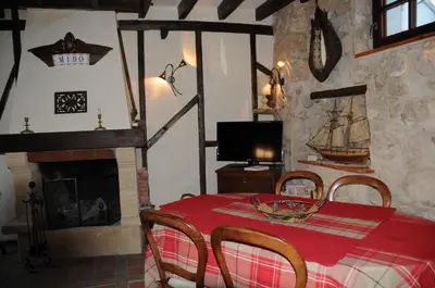 Télévision ou salle de divertissement dans l'établissement Gîte Mi Do
