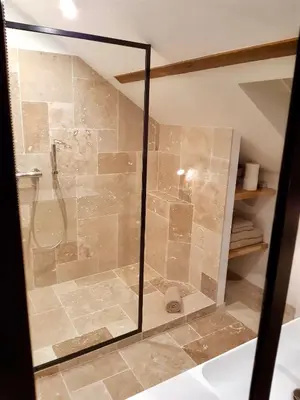Salle de bains dans l'établissement L'Atelier des Magnolias