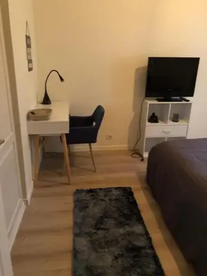 Télévision ou salle de divertissement dans l'établissement Chambre privée Triel-sur-Seine