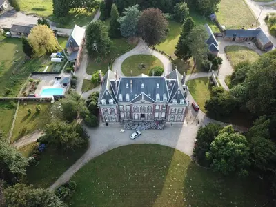 Vue panoramique sur l'établissement CHATEAU D HUGLEVILLE