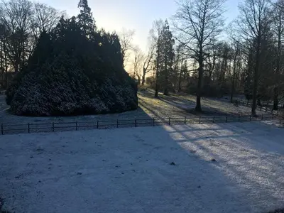 L'établissement CHATEAU D HUGLEVILLE en hiver
