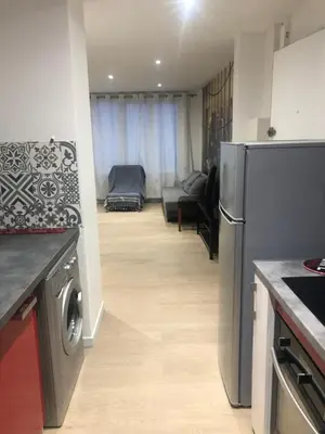 Cuisine ou kitchenette dans l'établissement F3 AVEC PARKING ROUEN COTE DOCK76