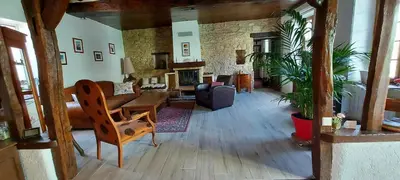Coin salon dans l'établissement Au Relais de Chaussy