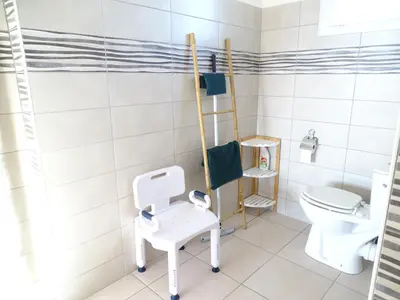 Salle de bains dans l'établissement Le Panorama - Vue mer