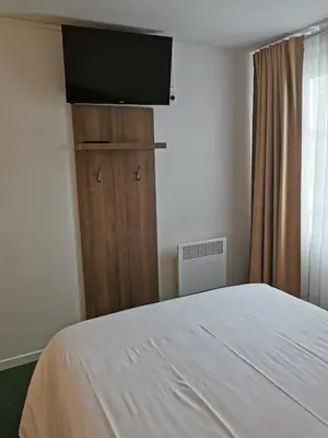 Télévision ou salle de divertissement dans l'établissement FASTHOTEL PARIS OUEST BOUAFLE