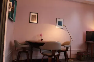Télévision ou salle de divertissement dans l'établissement Les Capucines