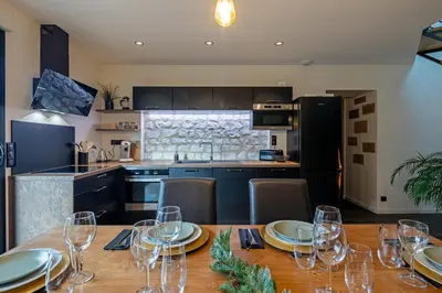 Cuisine ou kitchenette dans l'établissement Gîte Serenida