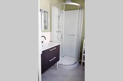 Salle de bains dans l'établissement L'oasis : Appartement en centre ville