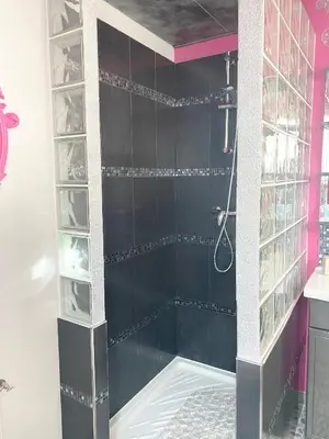 Salle de bains dans l'établissement Villa la Vie, Maison entière pour 4 personnes, avec extérieur, Tout inclus, ménage, linge, wifi
