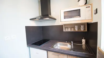 Cuisine ou kitchenette dans l'établissement Appartel 76 Dieppe