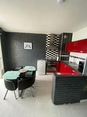 Cuisine ou kitchenette dans l'établissement Verdun