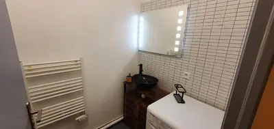 Salle de bains dans l'établissement Les balcons de Dieppe - appartement 1ER étage - certifié 3 étoiles au cœur de la rue piétonne