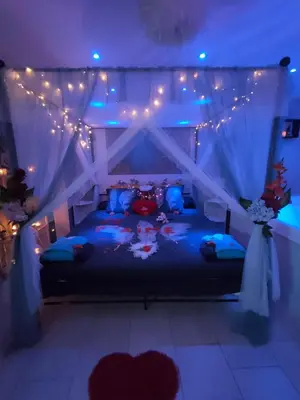 Un ou plusieurs lits dans un hébergement de l'établissement Loft avec Baignoire SPA LÉcrin Romantique