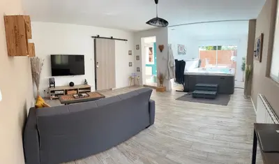 Télévision ou salle de divertissement dans l'établissement Victory Lodge spa
