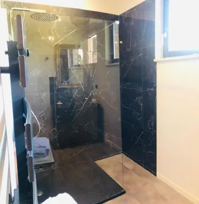 Salle de bains dans l'établissement Appartement Bel Air - Piscine - jacuzzi