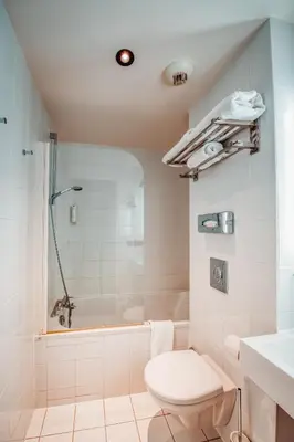 Salle de bains dans l'établissement COWOOL Cergy