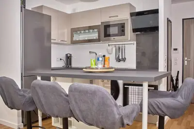 Cuisine ou kitchenette dans l'établissement La vallée des Hortillonages