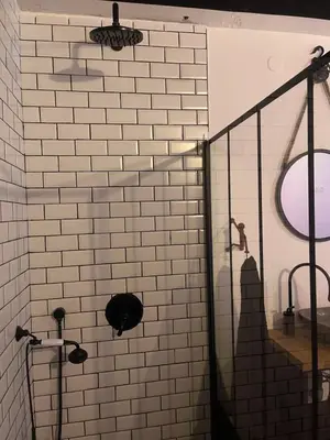Salle de bains dans l'établissement Apt 35 m2 Baignoire Balnéo terrasse privée