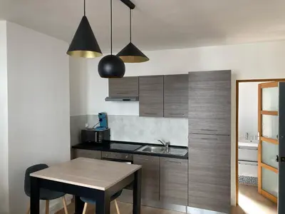 Cuisine ou kitchenette dans l'établissement DIEPPE au coeur du cville-Calme avec balcon