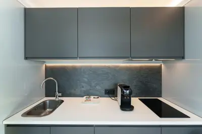 Cuisine ou kitchenette dans l'établissement L'Escale Royale Saint-Martin-la-Garenne Port Ilon - Seine - Giverny