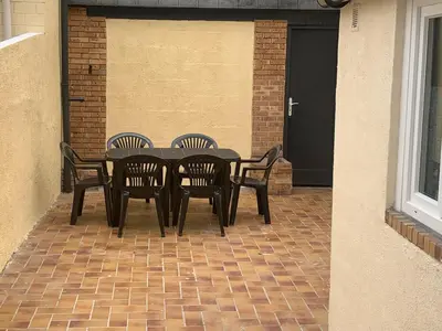 Terrasse ou espace extérieur de l'établissement Maison La perle du Tréport 2 étoiles avec cour à 5 mns à pied la plage