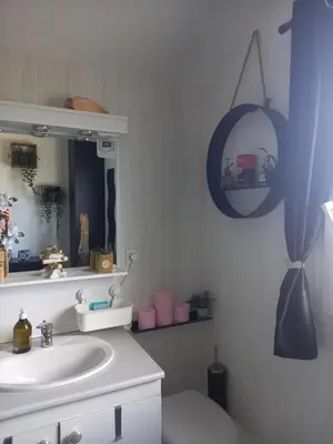 Salle de bains dans l'établissement CHRISMARIE