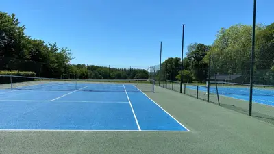 Tennis ou squash au sein de l'hôtel ou à proximité